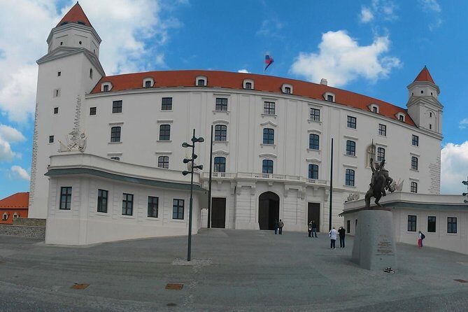 Private transfer from Vienna to Budapest with Bratislava visit - How the Vienna to Budapest transfer with Bratislava fits your day