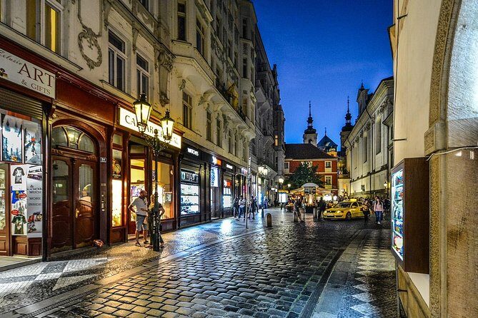 Private Transfer from Vienna to Prague, Hotel-to-hotel, English-speaking driver - Vehicle choice and the luggage math that actually matters