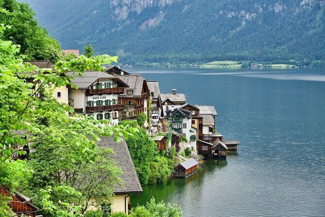 Private Walking Tour of Hallstatt Churches with a Pro Guide - Evangelische Pfarrkirche Hallstatt: lakeside Protestant calm and the spire viewpoint