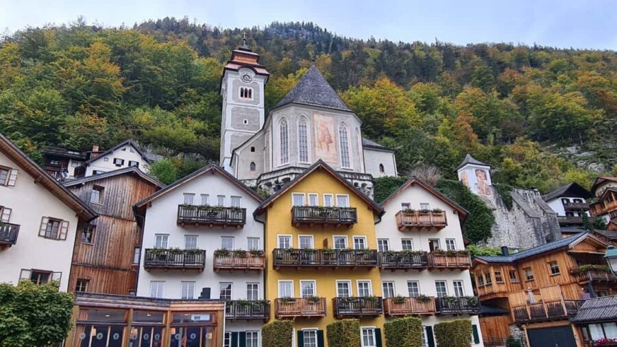 Private Walking Tour of Hallstatt Market Square and Churches - How the 2-hour pace stays enjoyable (not frantic)