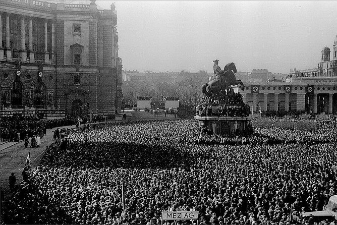 Private World War II Walking Tour in Vienna - Guide style: strong explanations, quick answers, and room for questions
