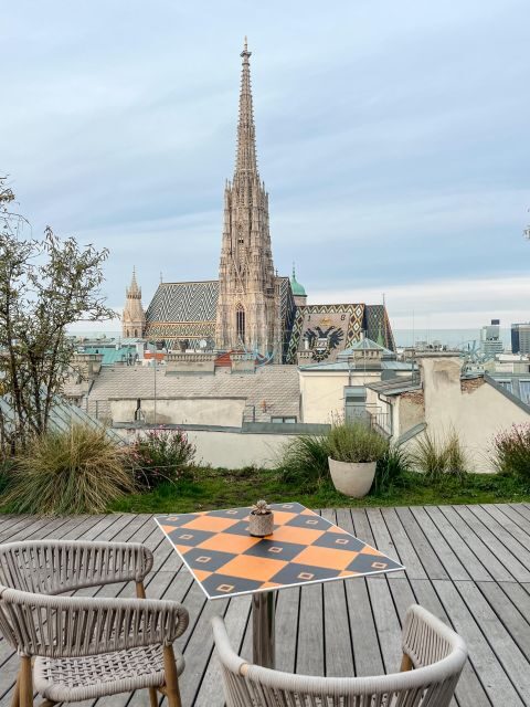 Professional Photoshooting in Vienna - Albertina Terrace views: Rooftops that make couples and families look relaxed