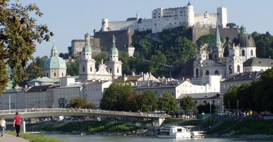 Salzburg 2.5-Hour Walking Tour: Mozart, Old Town & More - Schloss Mirabell: the story behind the start of the walk