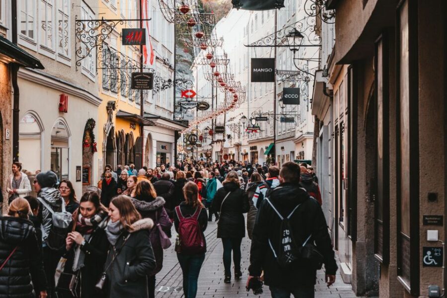 Salzburg: Express Walk with a Local in 60 minutes - Salzburg Cathedral to Mozart’s Birthplace: Two Landmarks That Set the Tone