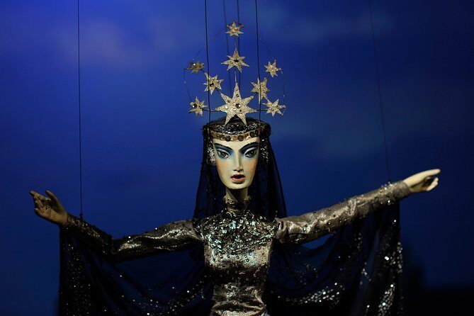 Salzburg Marionette Theater: The Magic Flute SHORT version (1 hour) - Inside Salzburg Marionette Theater: what the room does for the show