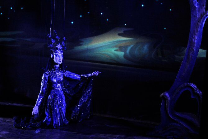 Salzburg Marionette Theater: The Magic Flute - The show itself: marionettes, Mozart, and language support