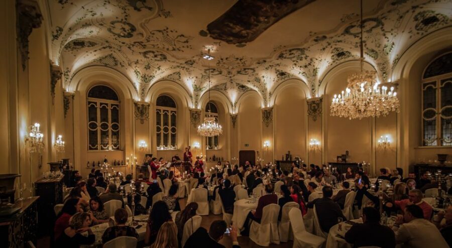 Salzburg: Mozart Concert with Dinner - How the concert runs with dinner: what you’re actually watching