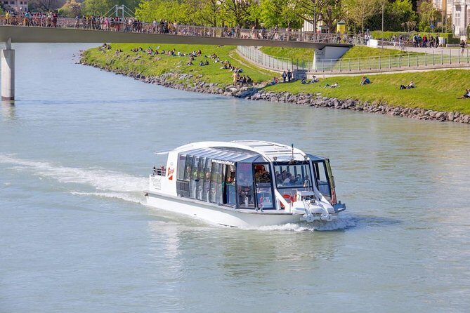 Salzburg Panorama Cruise on the Salzach river - Seating and comfort: windows, warmth, and paying extra to go outside