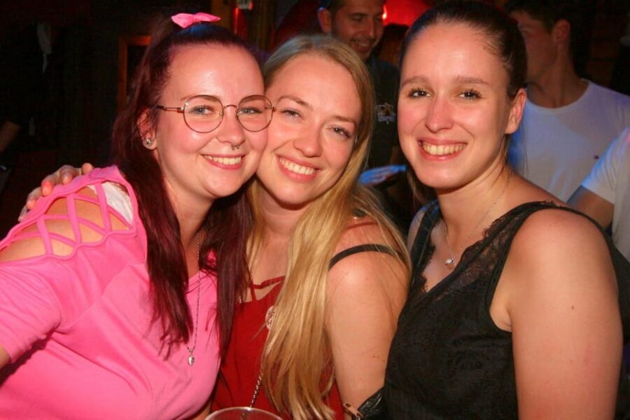 Salzburg: Pubcrawl Tour through best Bars and Clubs in Town - The Guide Factor: English, German, and the Night-Style You Need