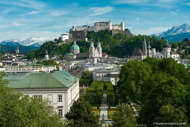 Salzburg Super Saver: Hallstatt & Original Sound of Music Tour - Leopoldskroner Weiher: the boating-scene photo stop