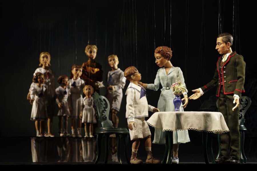 Salzburg: The Sound of Music at Marionette Theater Ticket - The show in plain terms: 105 minutes, English, and projected explanations