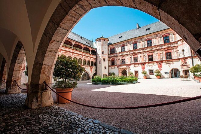 Schloss Tratzberg – Hörspielführung - Stop at Tratzberg Castle: from border stronghold to a hunting lodge mood