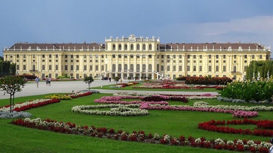 Schönbrunn Grand Tour : Private Skip-the-Line Walking Tour - Private Skip-the-Line at Schönbrunn: What 2 Hours Really Buys You