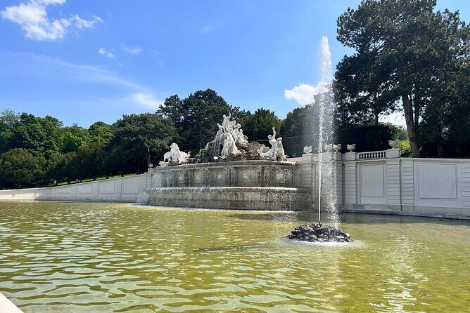 Schönbrunn Palace and Garden Tour - Schönbrunner Gardens: statues plus the Gloriette view in one hour