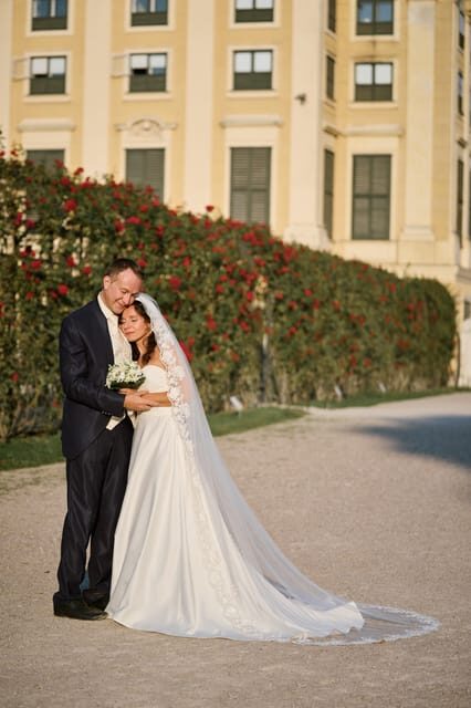 Schönbrunn Palace Private Photoshooting tour - What It Feels Like: Comfortable Direction, Natural Posing, Real Memories