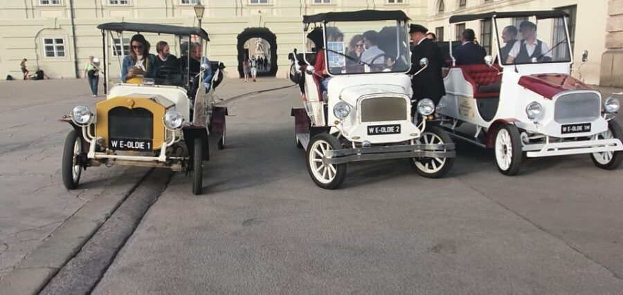 Sightseeing tour in electric vintage car (up to 5 people) - Herrengasse meeting point: starting smoothly at Hotel Radisson Blu