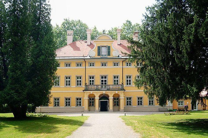 Sound of Movies: Musical Tour to Salzburg from Vienna - Strengberg coffee break: useful legs, not a meal plan