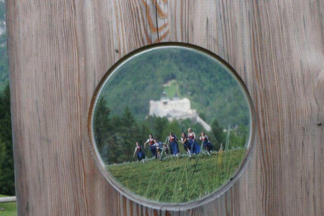 Sound of Music Private Tour including do-re-mi hiking trail - Mondsee wedding chapel: a short stop with high recognition