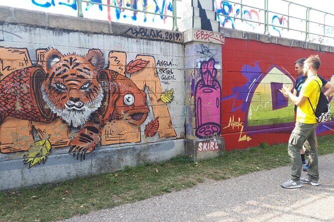Street Art Tour in Vienna - Schottenring near Flex: learning to recognize signatures and styles