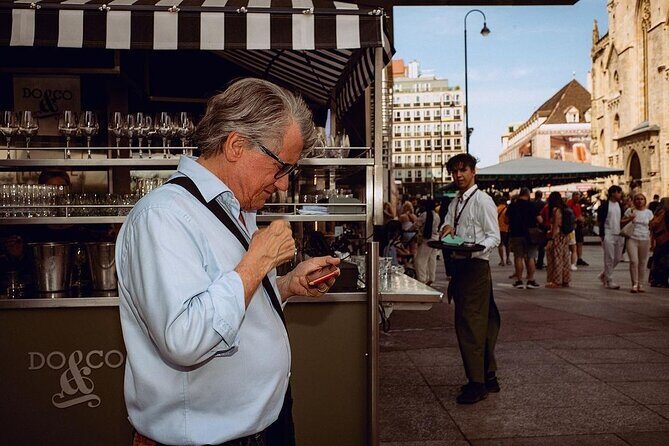 Street photography Vienna - The photo walk itself: chasing real light and overlooked details