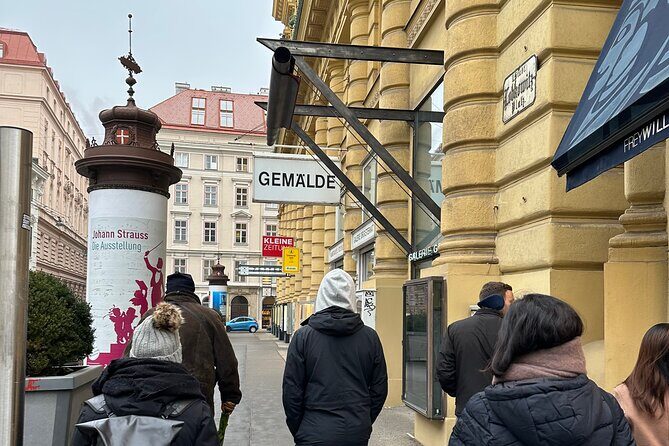 Taste Vienna: A Full Meal Walking Food Tour by Do Eat Better - Graben and Kohlmarkt dessert finish: Kaiserschmarrn or cakes