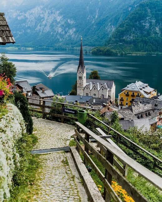 Traunkirchen, Hallstatt & Salzburg – A Day to Remember - The comfortable Mercedes van ride: picking up fast and settling in