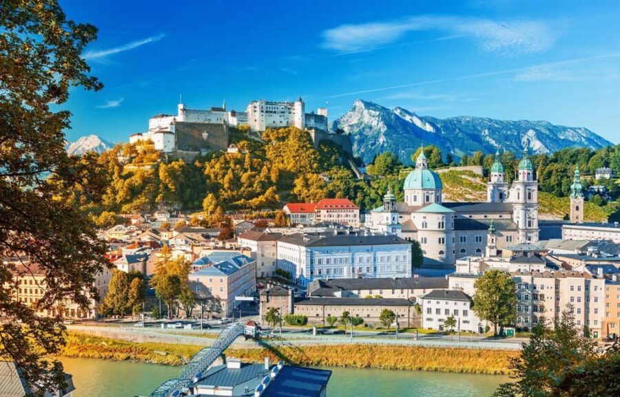 Traunkirchen, Hallstatt & Salzburg – A Day to Remember - Traunkirchen on Lake Traunsee: the optional calm stop