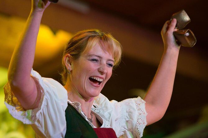 Tyrolean Folk Show Ticket in Innsbruck - Language and audience vibe: what to expect if you don’t speak German