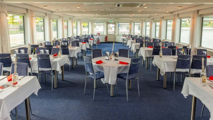 Vienna: 2-hour Danube Panorama Tour - Onboard dining with JP Donau Catering: schnitzel and strudel that feel worth it