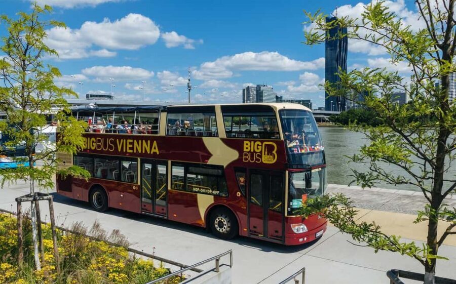 Vienna 3, 4 or 5-Attraction Pass: Schönbrunn, Belvedere, Bus - Riesenrad Giant Ferris Wheel: 65 meters up for a quick city view