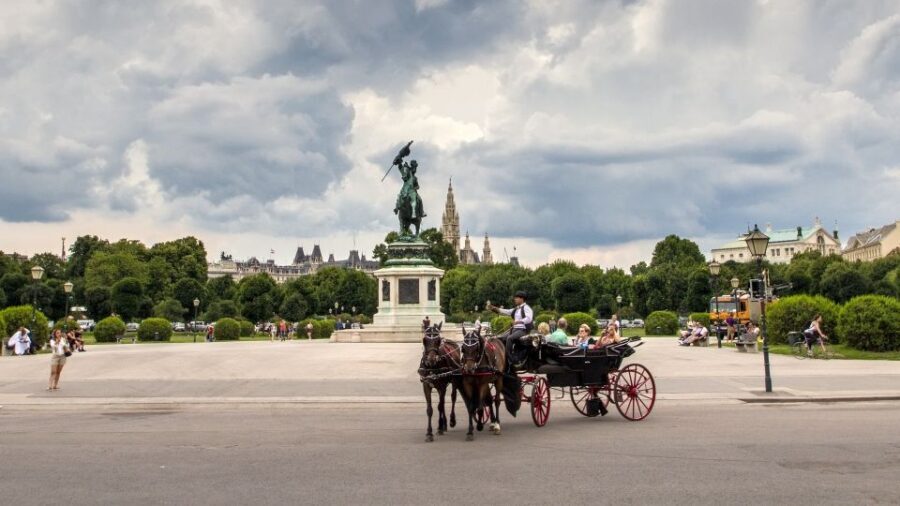 Vienna: 30-Minute Fiaker Ride in the Old Town - Photo Moments and Horse Time: The Part That Feels Most Viennese