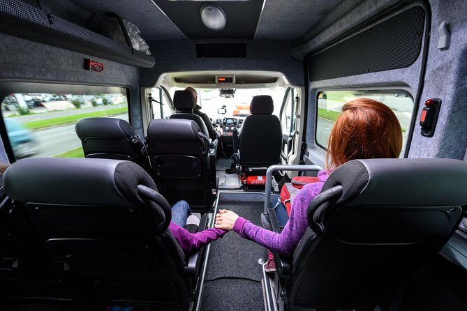 Vienna Airport private ROUND-TRIP Transfer - Drop-Off at Your Accommodation: Door-to-Door Without the Map Work