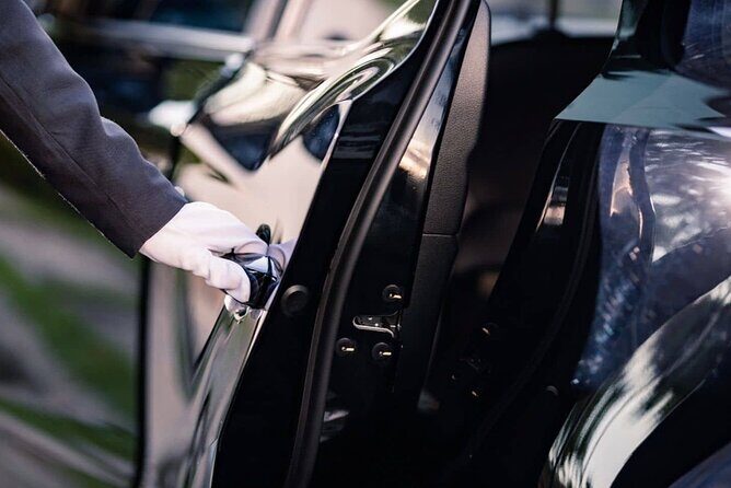 Vienna Airport Transfers From Vienna City With Private Driver - Small Tips That Make a Big Difference