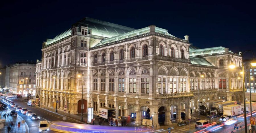 VIENNA AT NIGHT: PRIVATE PHOTO TOUR - Night lighting and camera settings: why your pictures look different