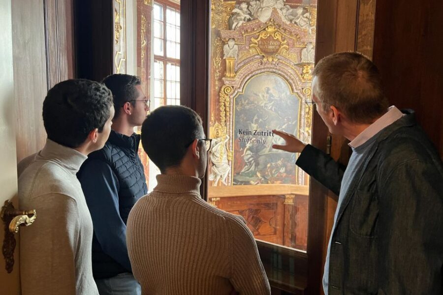 Vienna: Belvedere & The Best of Gustav Klimt Private Tour - Vienna modernists meet French Impressionists and Rodin