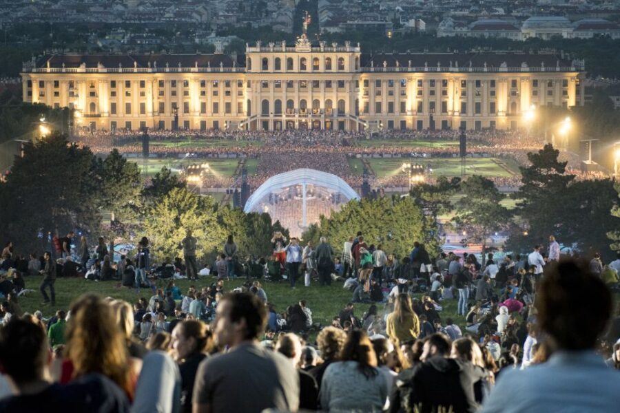 Vienna: Big Bus Evening Sightseeing Bus Tour with Live Guide - Why this evening bus tour works so well in Vienna