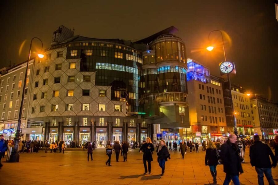 Vienna: Big Bus Evening Sightseeing Bus Tour with Live Guide - Live guide + audio headset: how to make the narration work for you