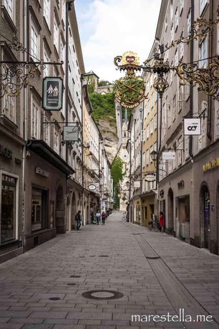 Vienna/Bratislava: Traunkirchen, Hallstatt & Salzburg Tour - Salzburg Old Town: guided intro, then real wandering time