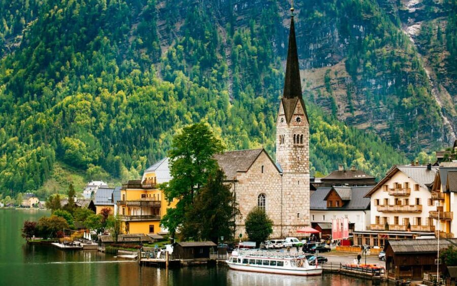 Vienna/Bratislava: Traunkirchen, Hallstatt & Salzburg Tour - Traunkirchen on Lake Traunsee: a bonus when daylight cooperates