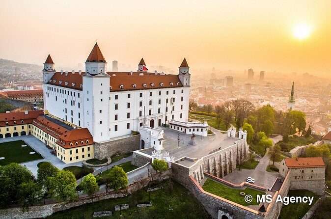 Vienna: Budapest & Bratislava Two Capitals Day Trip - Pest Free Time: What You Can Actually Do With 2 Hours