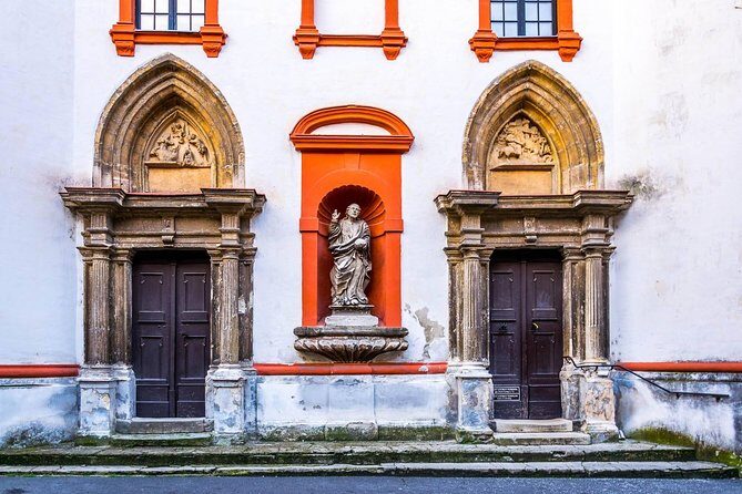 Vienna-Budapest One-Way Sightseeing Transfer - Bratislava Old Town for Medieval Streets and Castle-Top Views