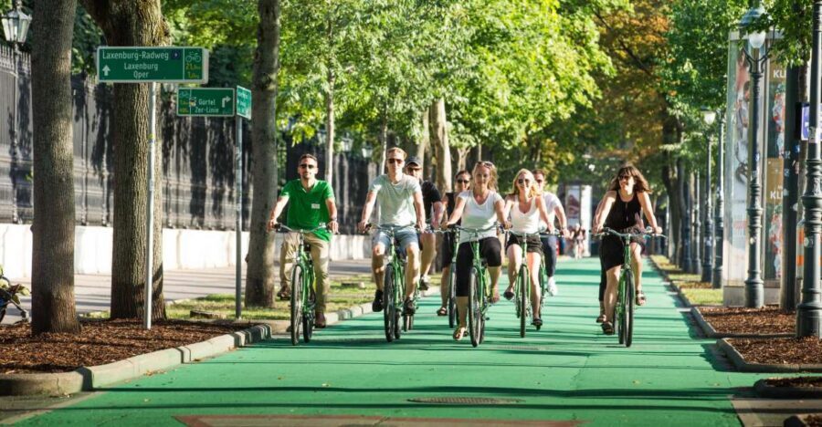 Vienna by Bike 3-Hour All-In-One City Bike Tour in English - Starting at Franz Josefs Kai: where you hop on and how the ride flows