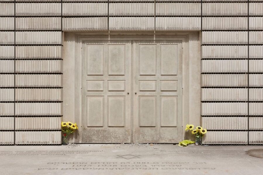 Vienna Central Cemetery Walking Tour with Transfers - Who this tour suits best