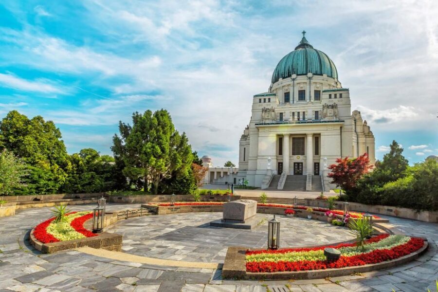 Vienna Central Cemetery Walking Tour with Transfers - Walking time and transfers: 2-hour vs 3-hour without guesswork