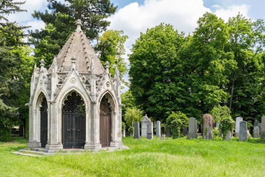 Vienna Central Cemetery Walking Tour with Transfers - The private guide factor: how stories stick (including Claudia’s example)