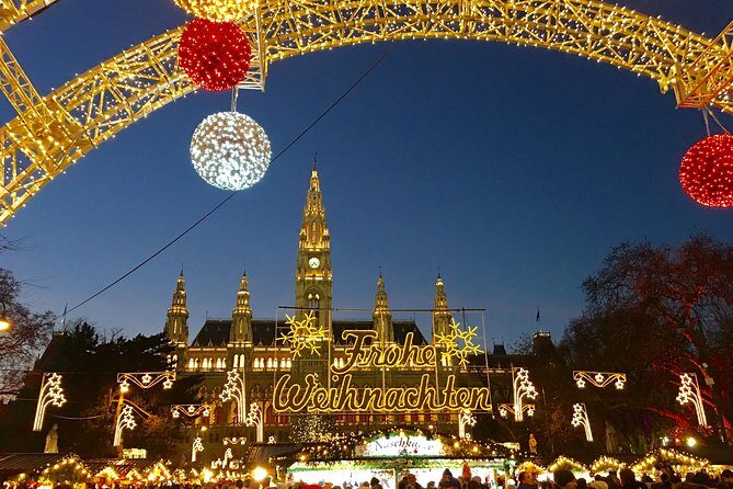 Vienna Christmas Tour - Stop 1: Graben and Kohlmarkt—Christmas Decor on a Grand Street