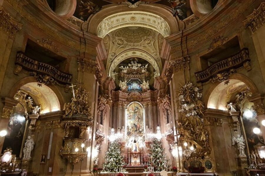 Vienna: Classic Ensemble Vienna in St. Peter's Church Ticket - Seats, Pews, and Comfort: The Real-World Trade-Off