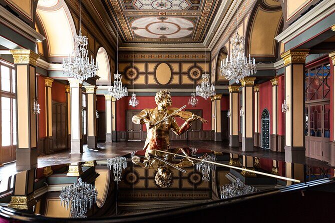 Vienna Classical Concert – Strauss in Historic 1837 Hall - The concert itself: orchestra + solo voice in a historic setting