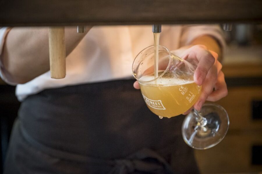 Vienna: Craft Beer Tasting Experience with Local Snacks - Traditional Viennese snacks: why food pairing is part of the lesson