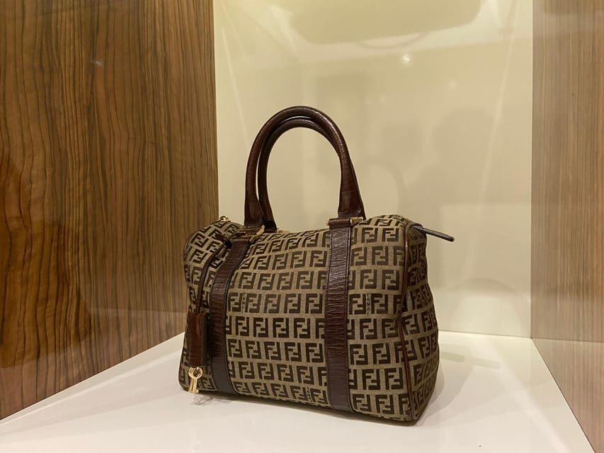 Vienna: Designer Fashion Time Capsule Experience - 15-minute free time and shopping: see it, decide fast